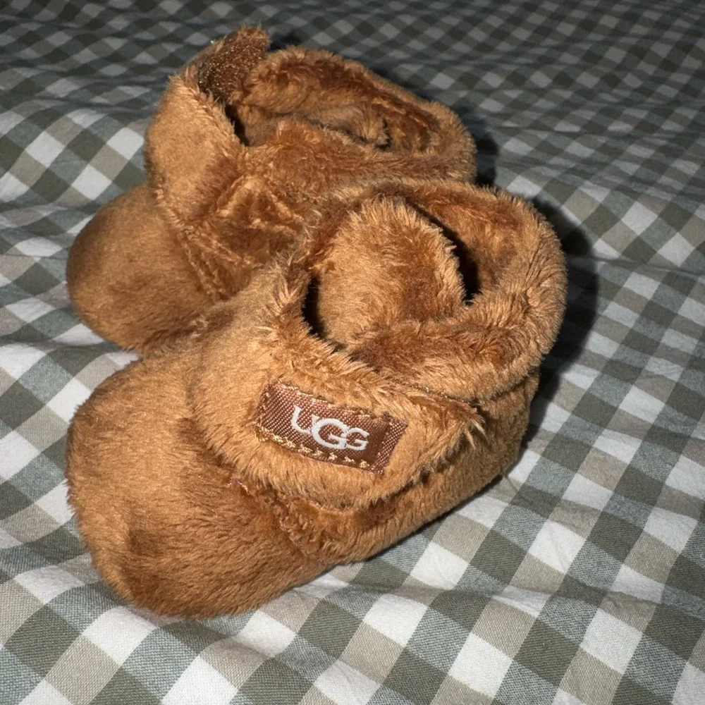 UGG Bixbee Washable Slip On Crib Shoes (Infant)